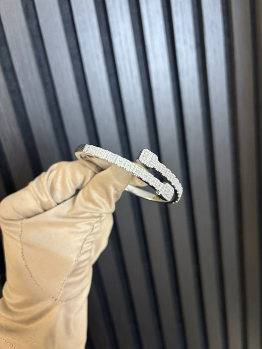 Luxury VVS Baguette Nail Bangle
